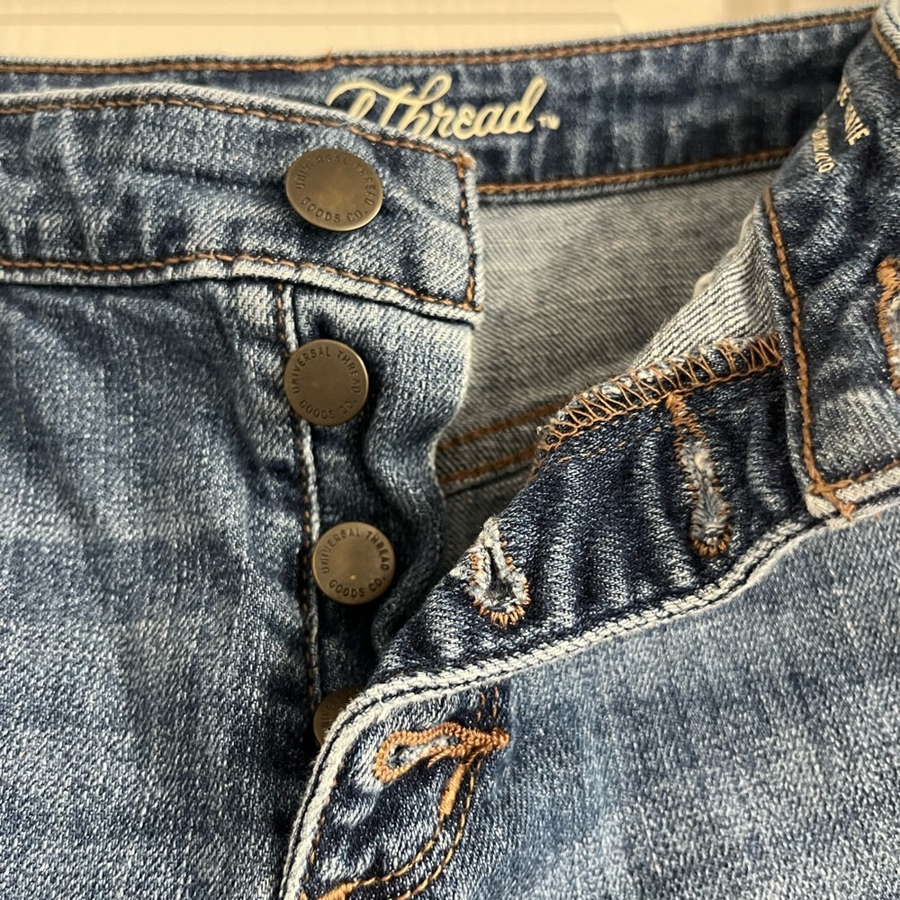 Universal Thread Mid Rise Jean Short - Picture 2 of 3